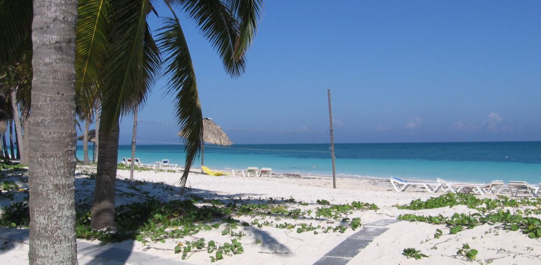 kuba-meer-strand-schirm