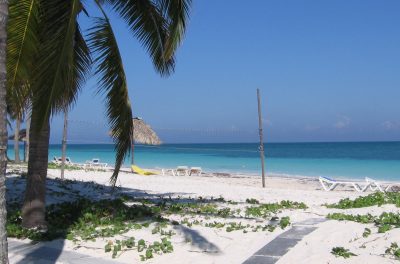 kuba-meer-strand-schirm